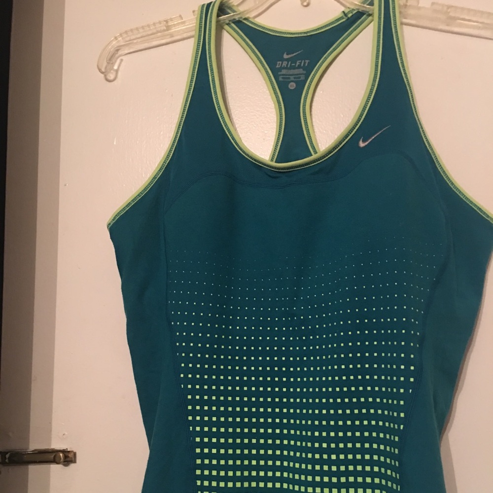 Nike - workout shirt